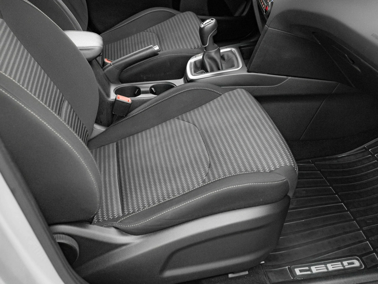 Kia Ceed - Zdjęcie 26