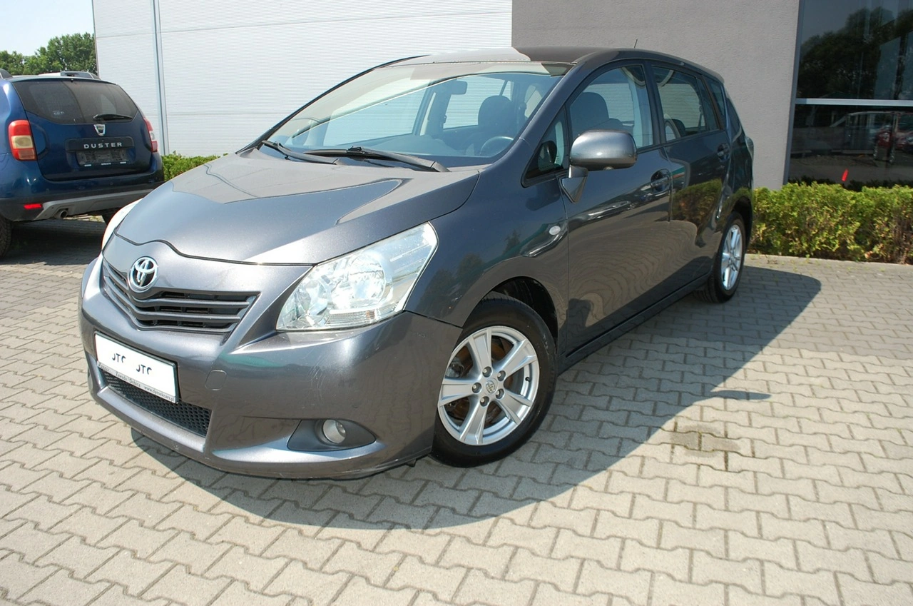 Toyota Verso - Zdjęcie 10