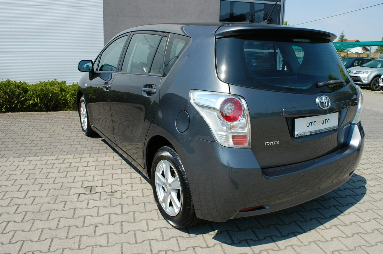 Toyota Verso - Zdjęcie 11