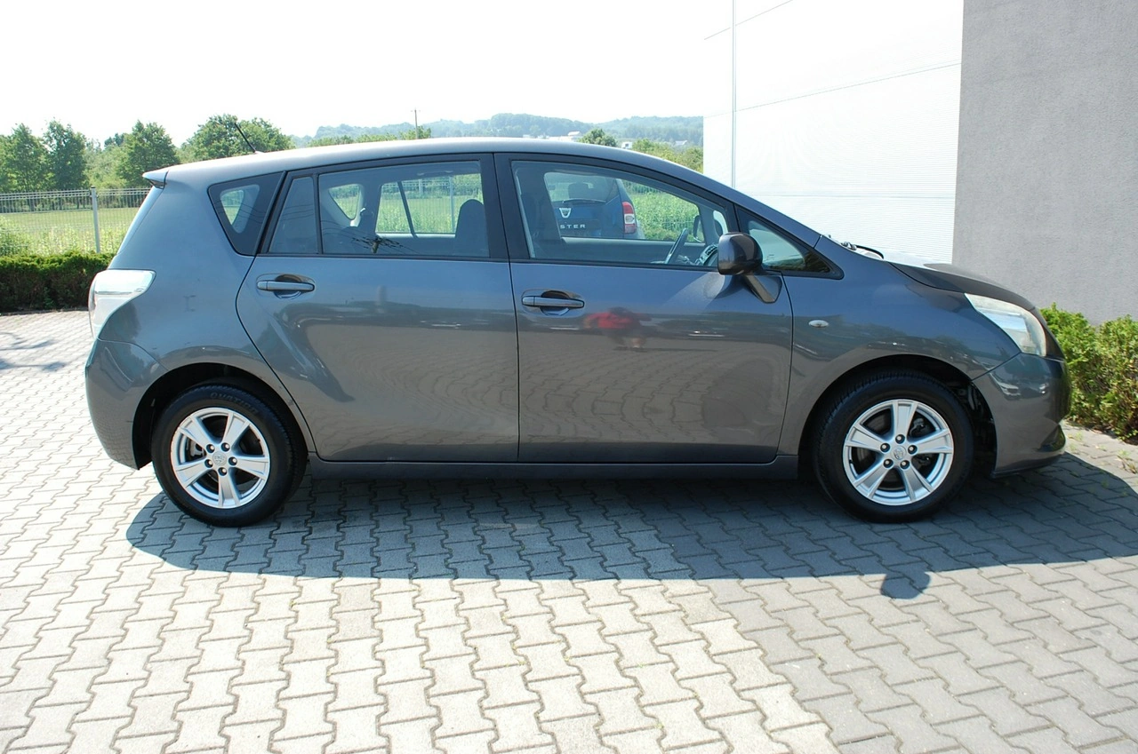 Toyota Verso - Zdjęcie 16