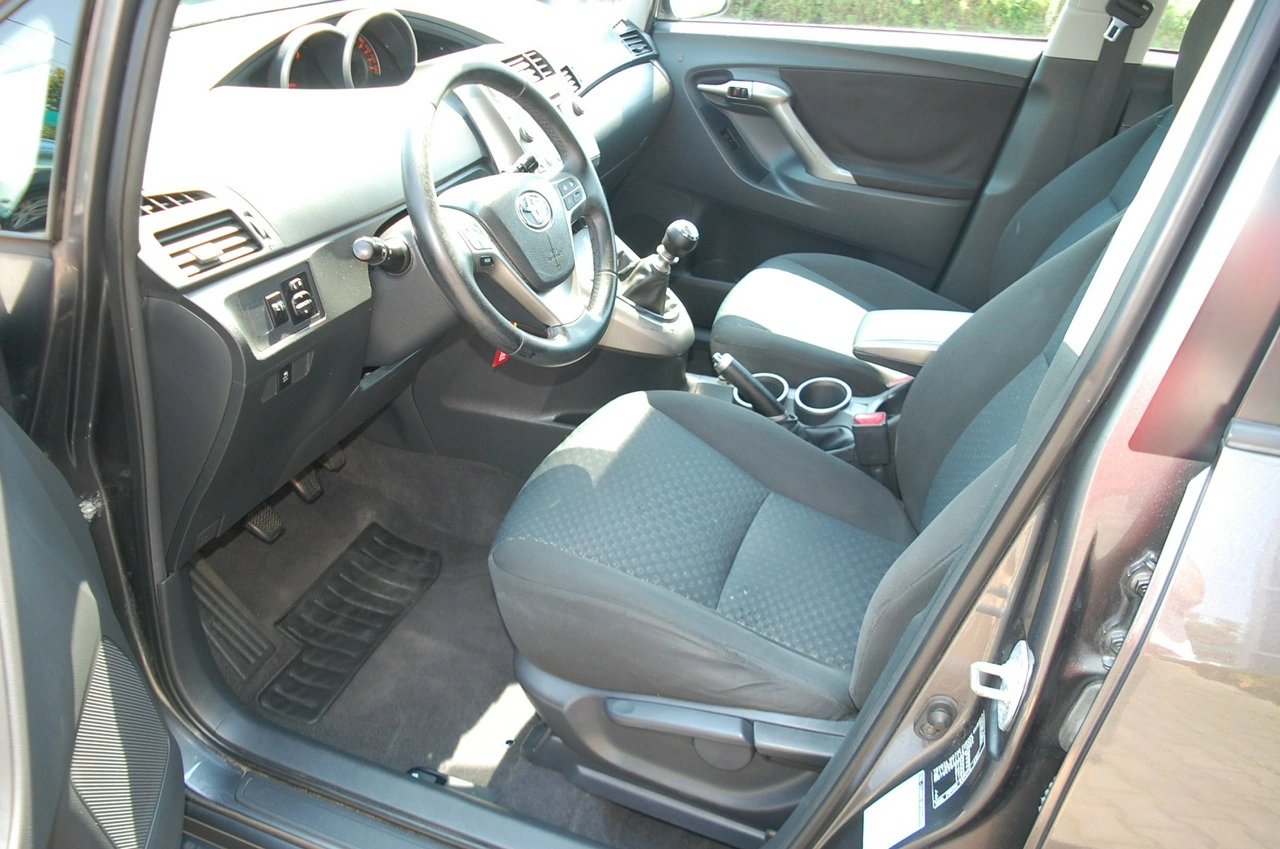 Toyota Verso - Zdjęcie 21