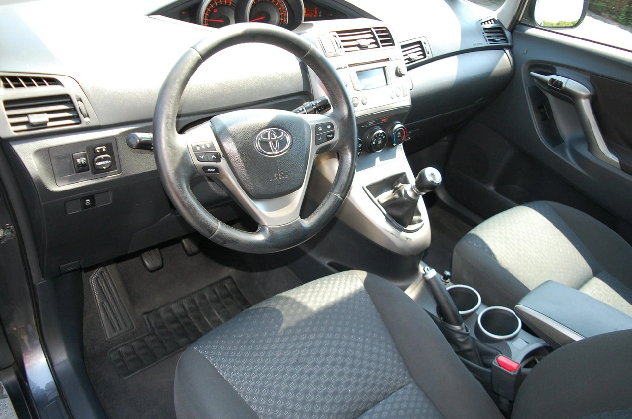 Toyota Verso - Zdjęcie 22