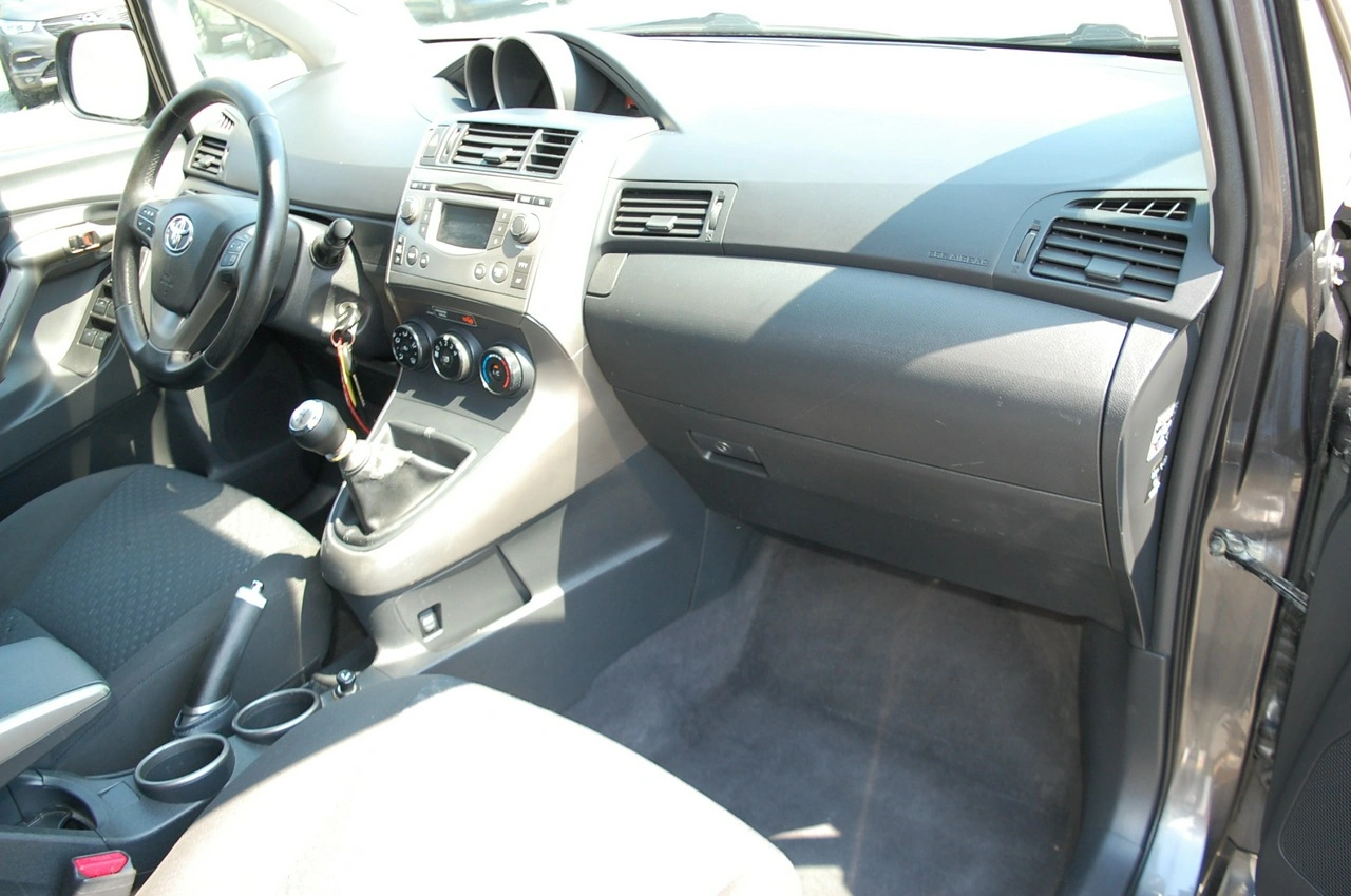 Toyota Verso - Zdjęcie 24