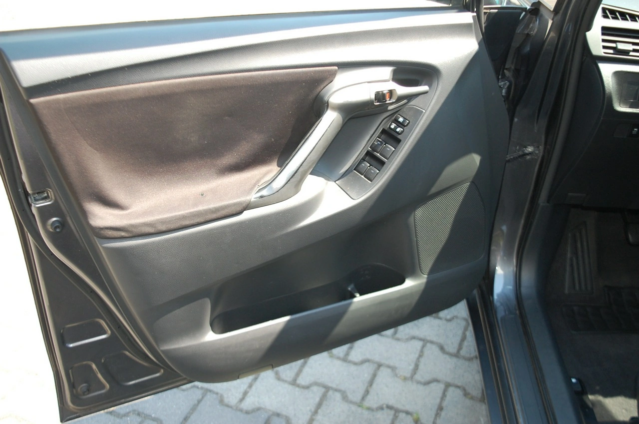 Toyota Verso - Zdjęcie 28