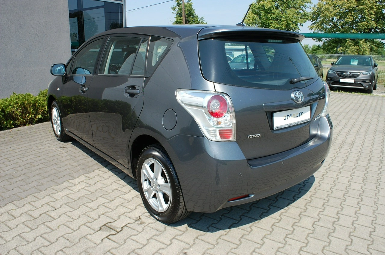 Toyota Verso - Zdjęcie 2
