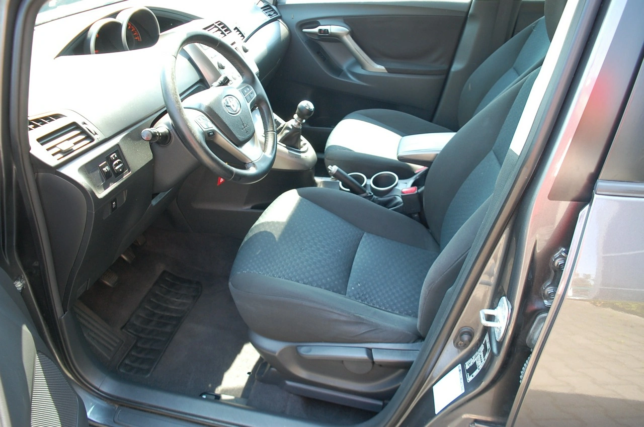 Toyota Verso - Zdjęcie 4