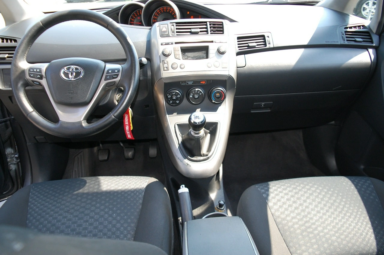 Toyota Verso - Zdjęcie 5