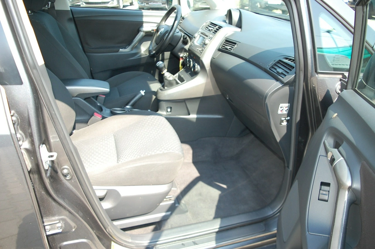 Toyota Verso - Zdjęcie 6