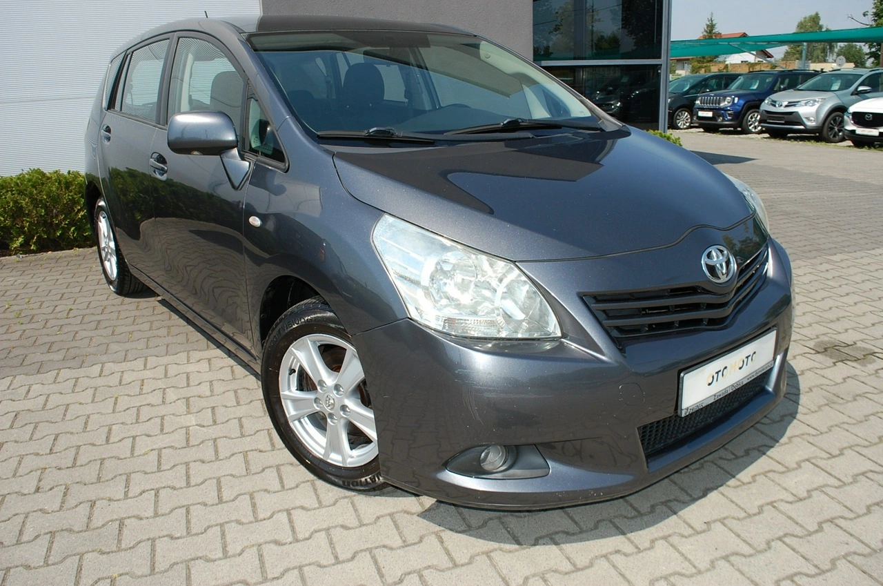 Toyota Verso - Zdjęcie 8