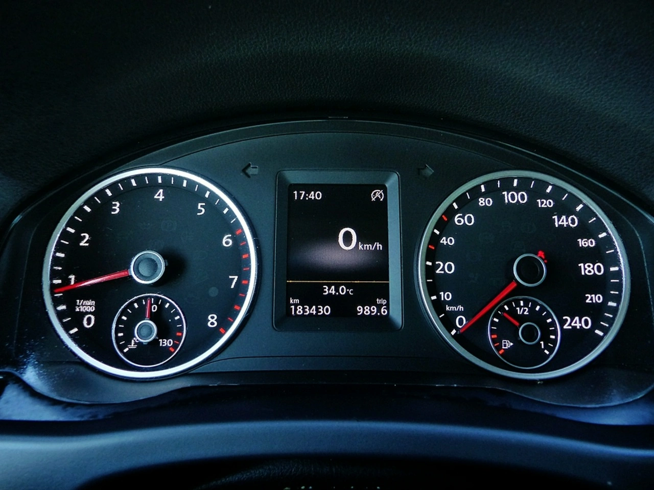 Volkswagen Tiguan - Zdjęcie 28