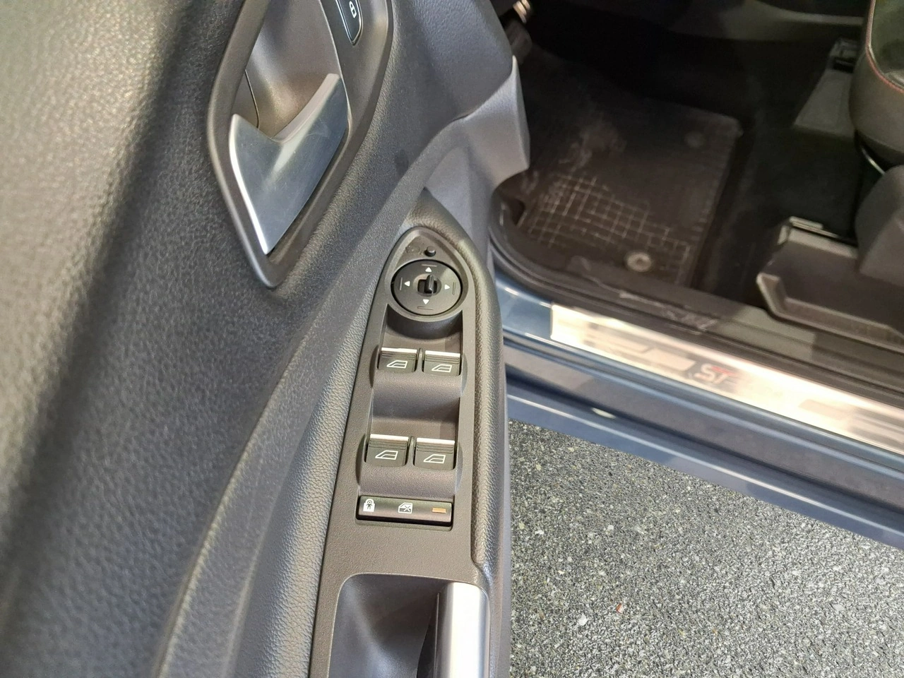 Ford Kuga - Zdjęcie 13