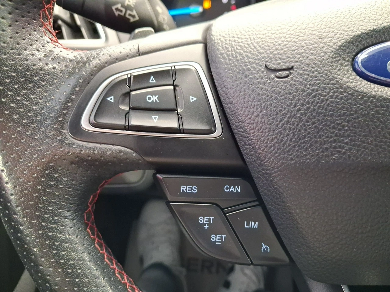 Ford Kuga - Zdjęcie 25