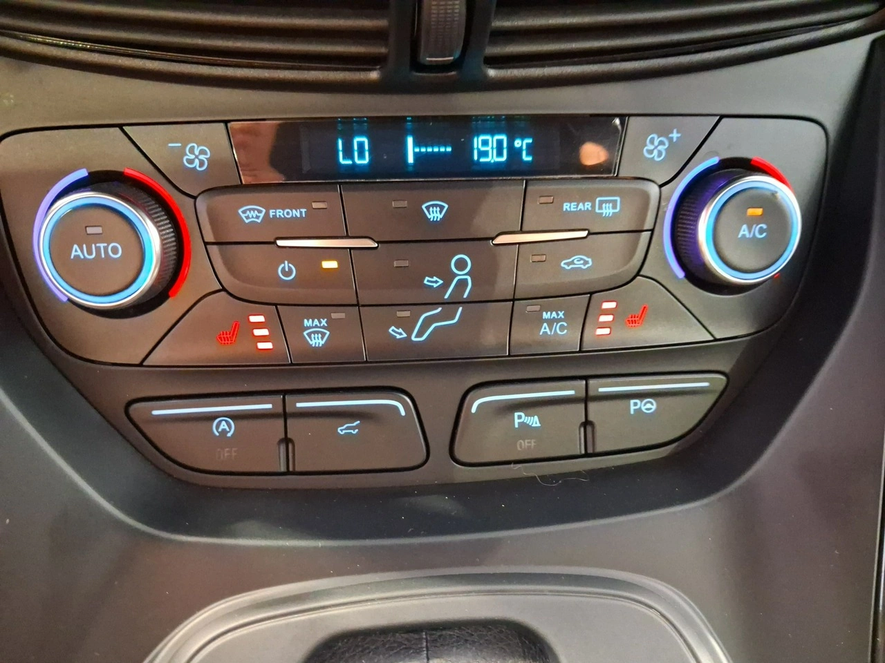 Ford Kuga - Zdjęcie 29
