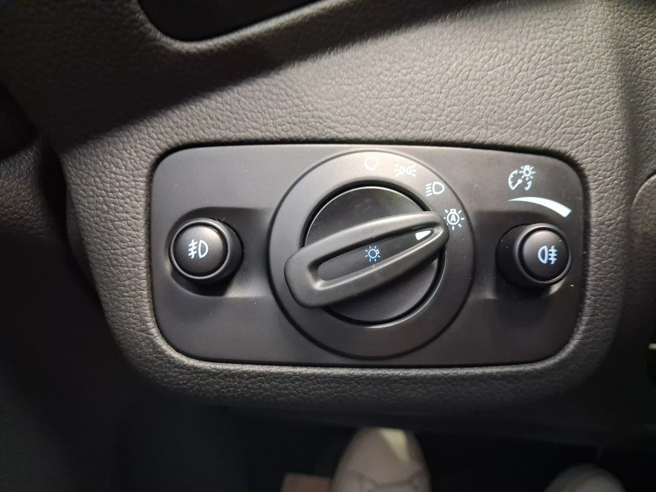 Ford Kuga - Zdjęcie 33