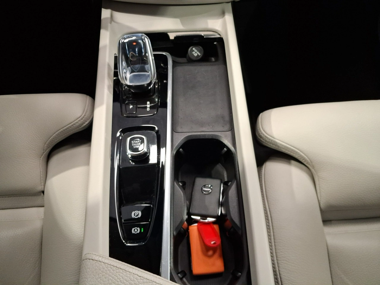 Volvo XC 60 - Zdjęcie 16