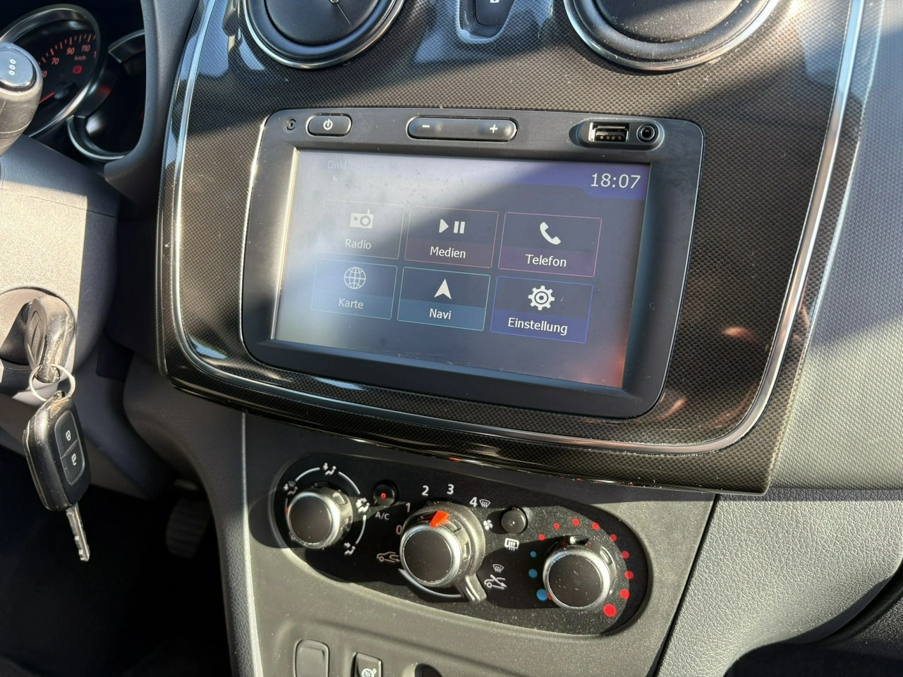 Dacia Sandero - Zdjęcie 13