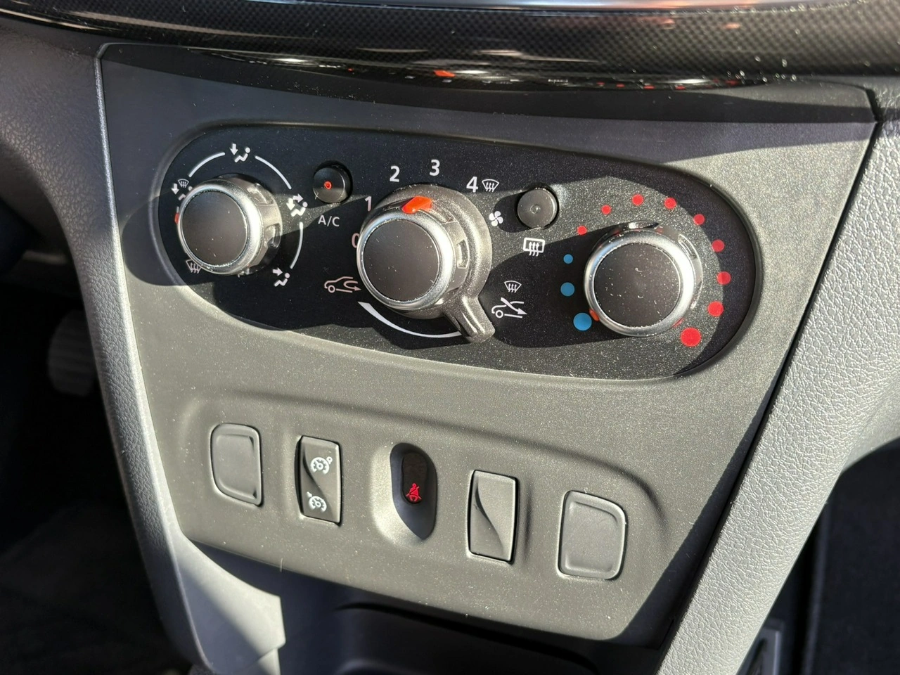 Dacia Sandero - Zdjęcie 14