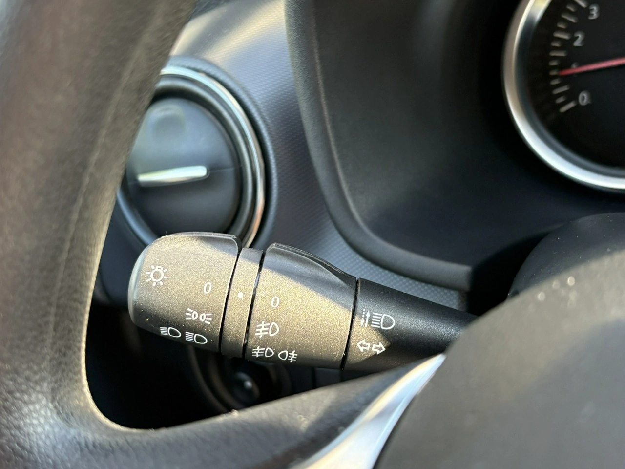 Dacia Sandero - Zdjęcie 24