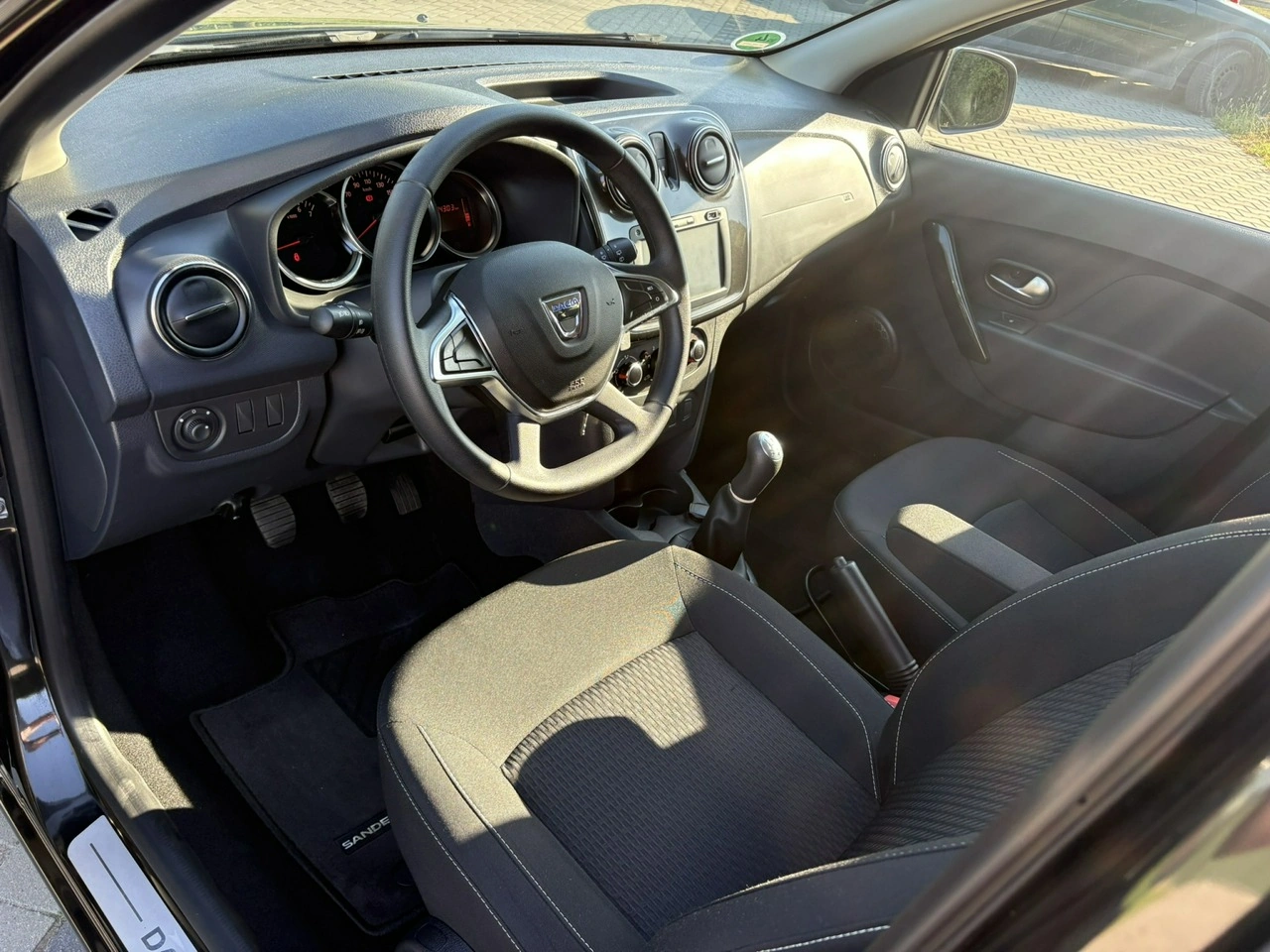 Dacia Sandero - Zdjęcie 28