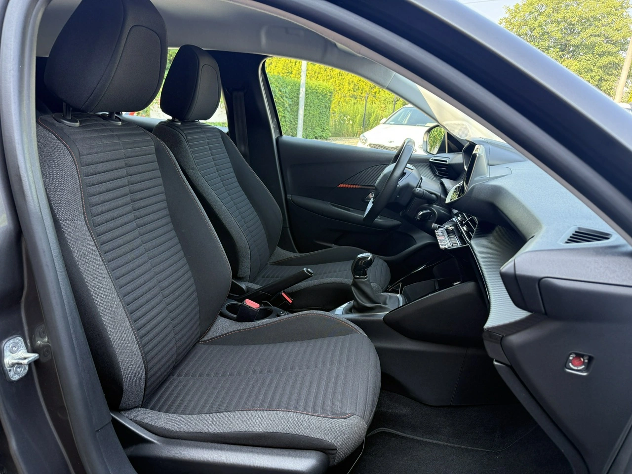 Peugeot 208 - Zdjęcie 21
