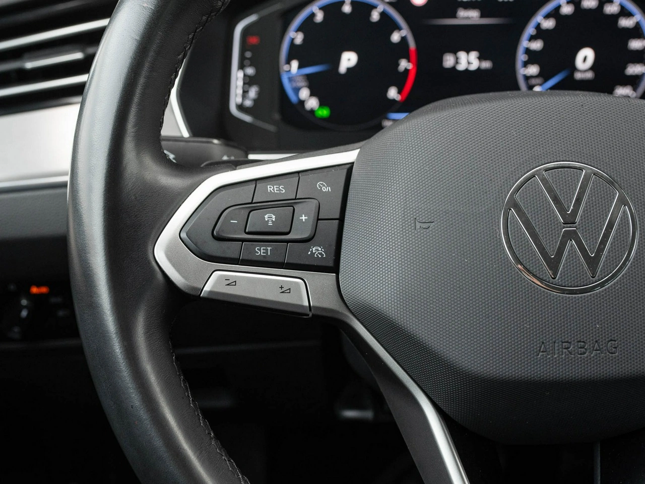 Volkswagen Passat - Zdjęcie 12