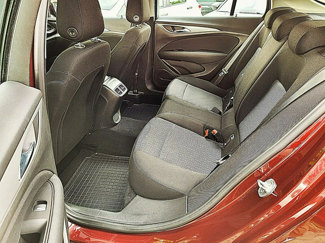 Opel Insignia - Zdjęcie 15