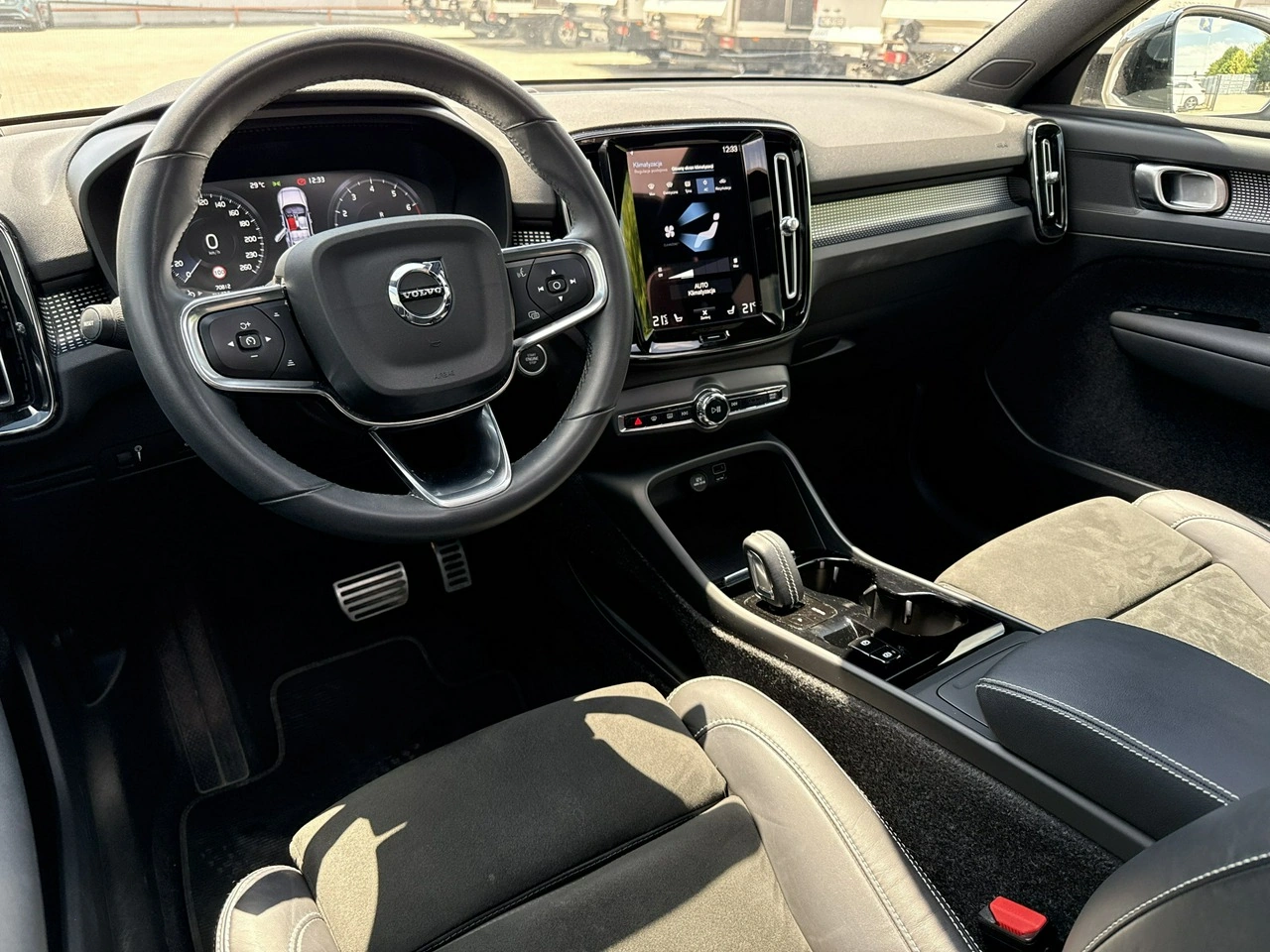 Volvo XC 40 - Zdjęcie 13