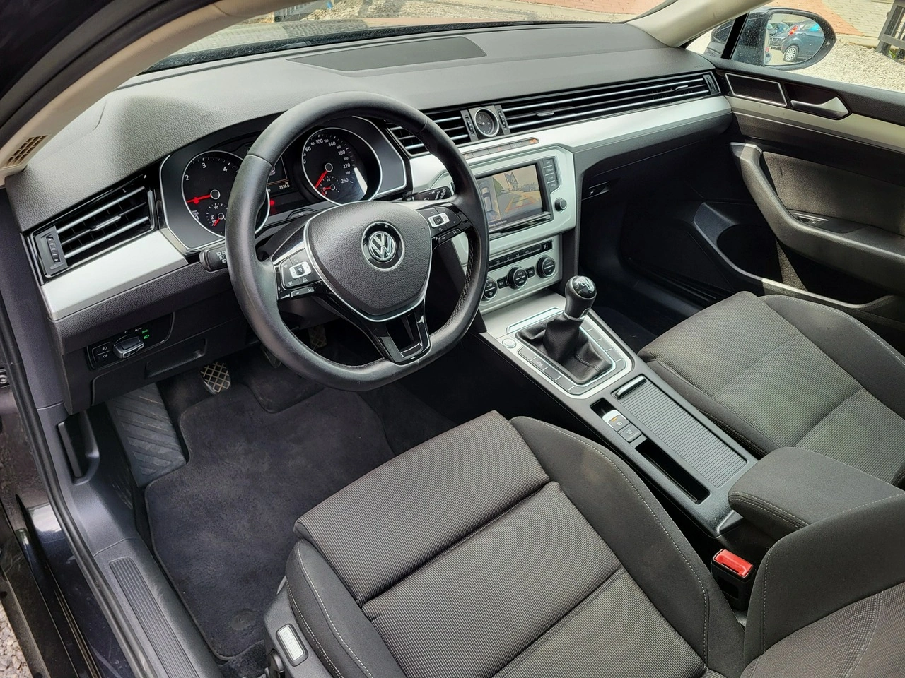 Volkswagen Passat - Zdjęcie 10