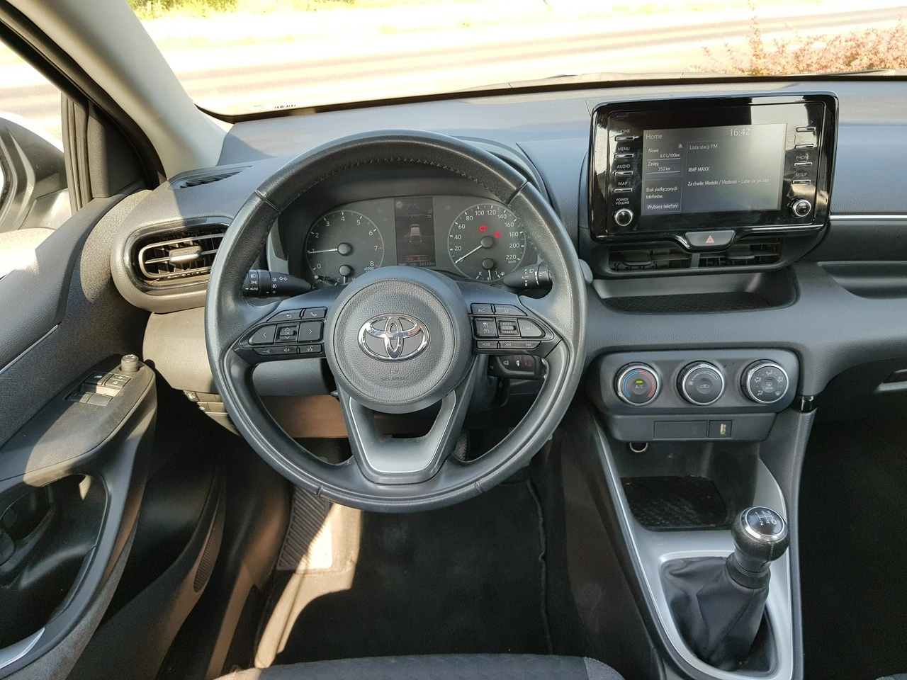Toyota Yaris - Zdjęcie 12