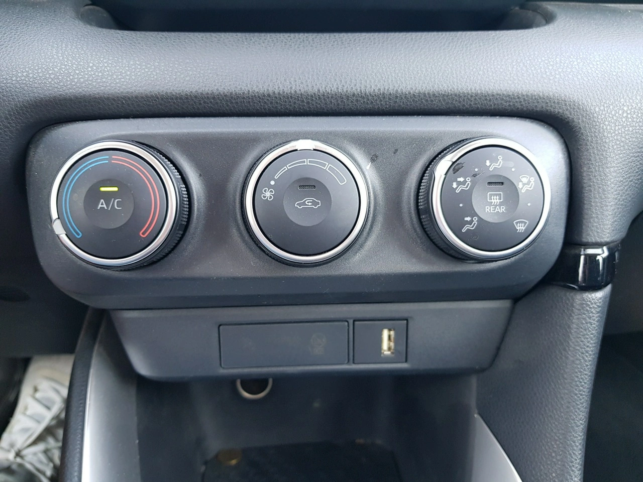 Toyota Yaris - Zdjęcie 18