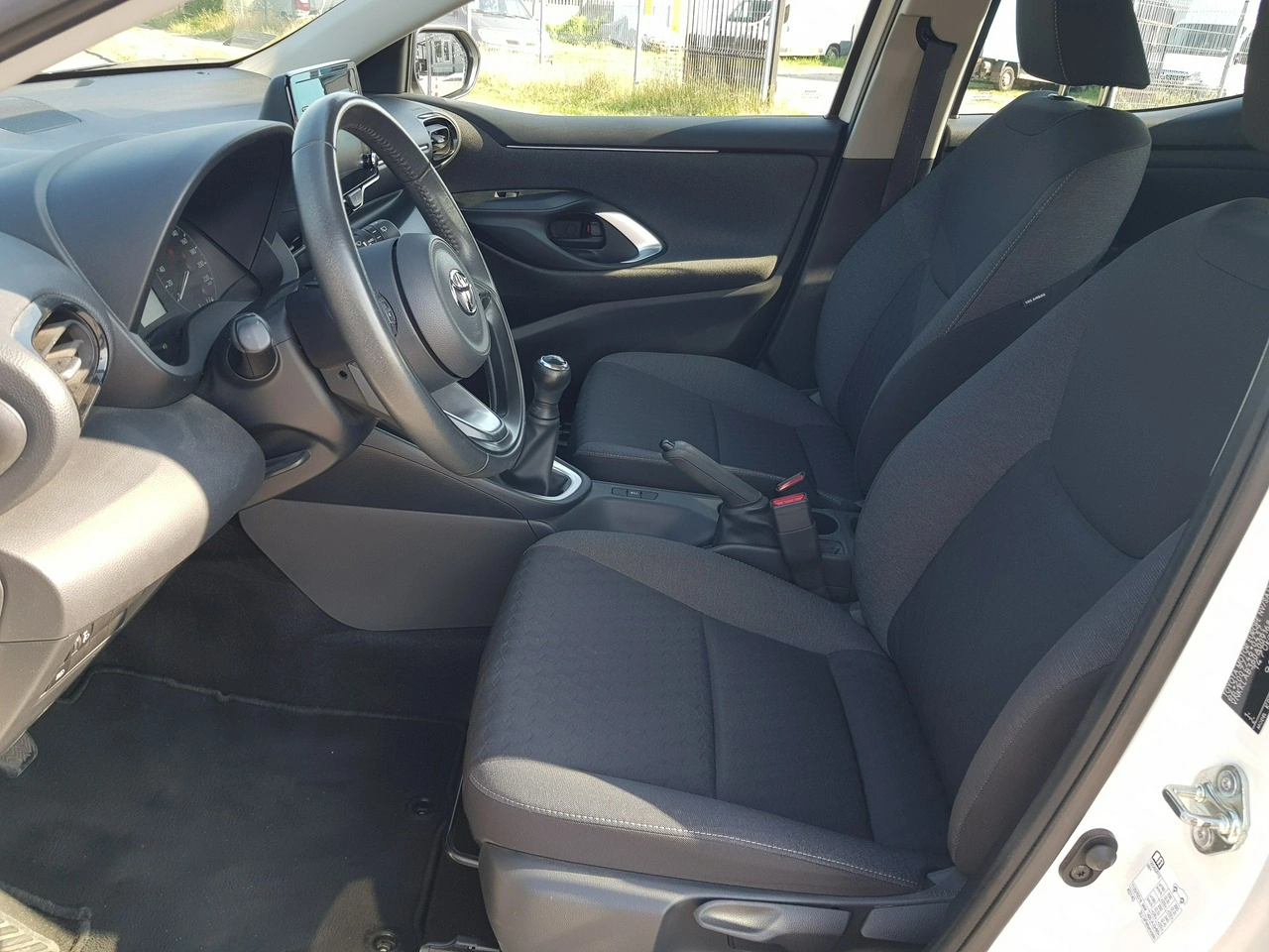 Toyota Yaris - Zdjęcie 8