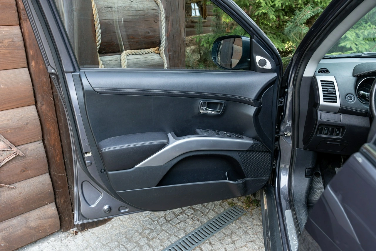 Mitsubishi Outlander - Zdjęcie 38