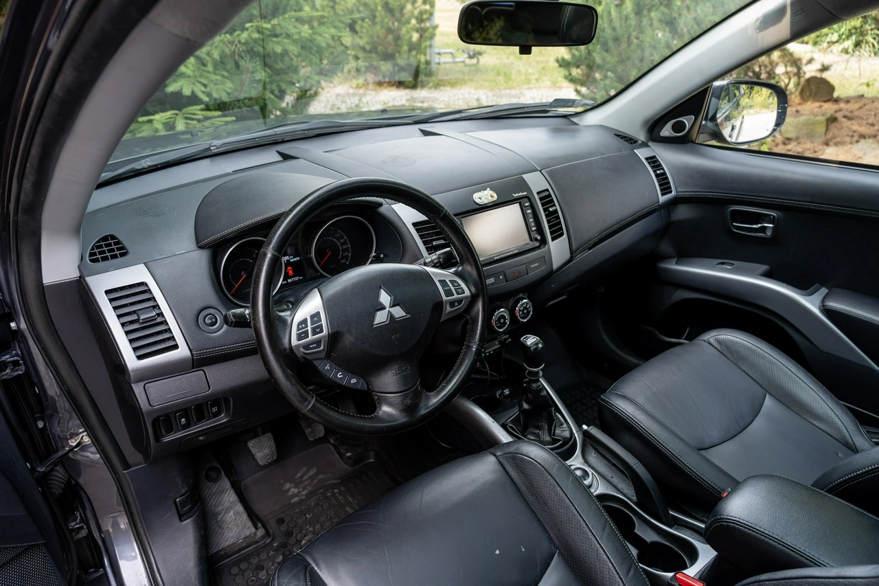 Mitsubishi Outlander - Zdjęcie 41