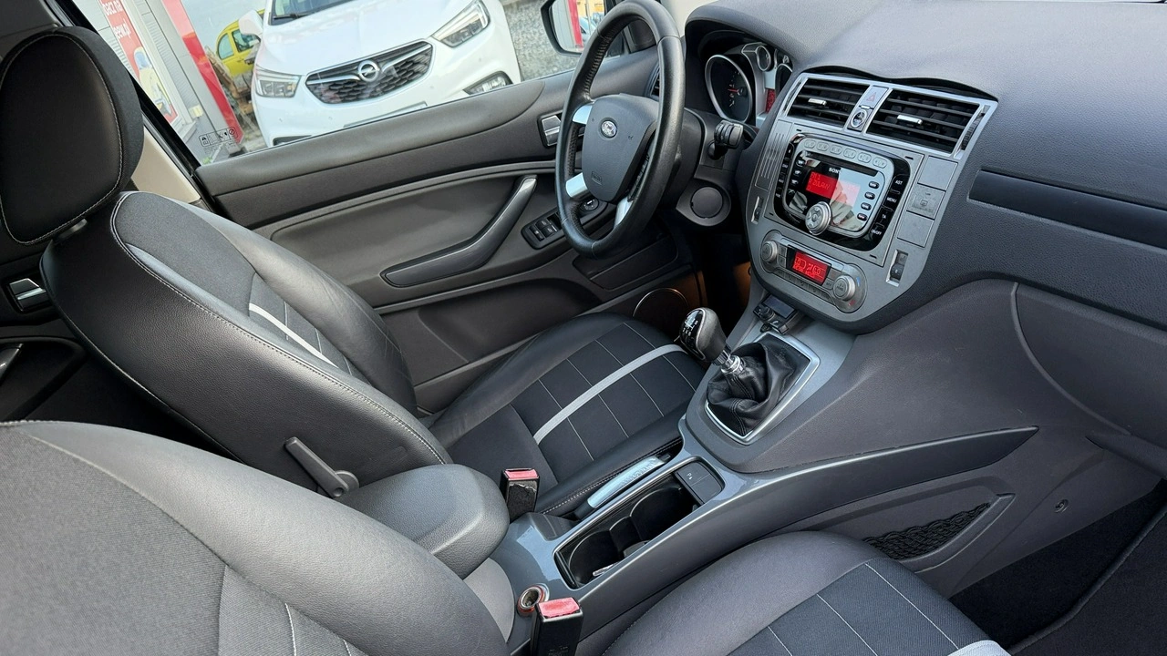 Ford Kuga - Zdjęcie 21