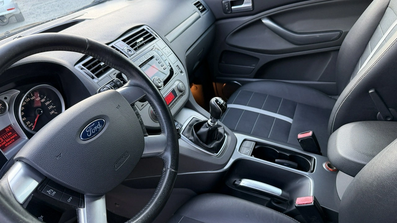 Ford Kuga - Zdjęcie 30