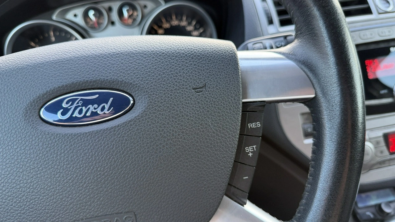 Ford Kuga - Zdjęcie 32