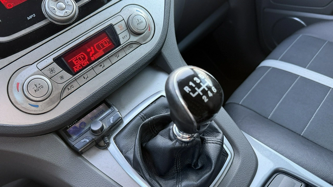Ford Kuga - Zdjęcie 35