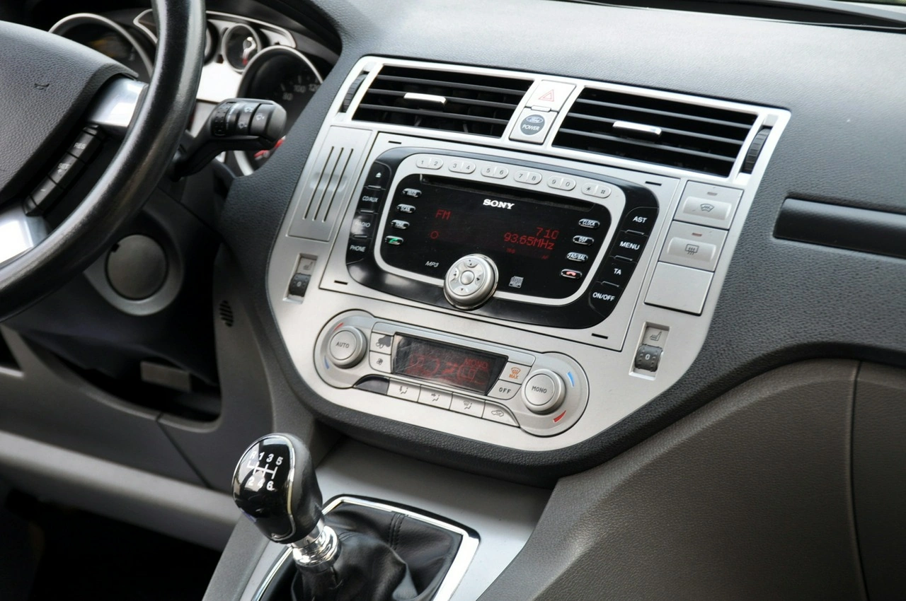 Ford Kuga - Zdjęcie 25