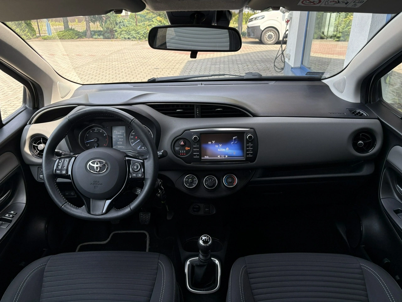 Toyota Yaris - Zdjęcie 14