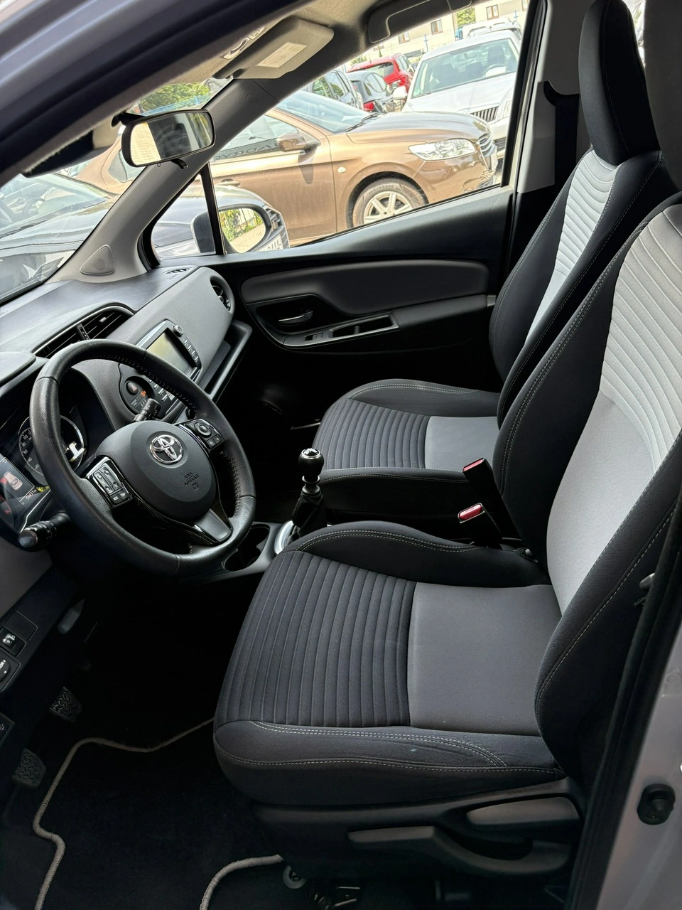 Toyota Yaris - Zdjęcie 15