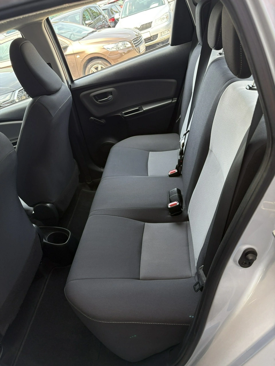 Toyota Yaris - Zdjęcie 16
