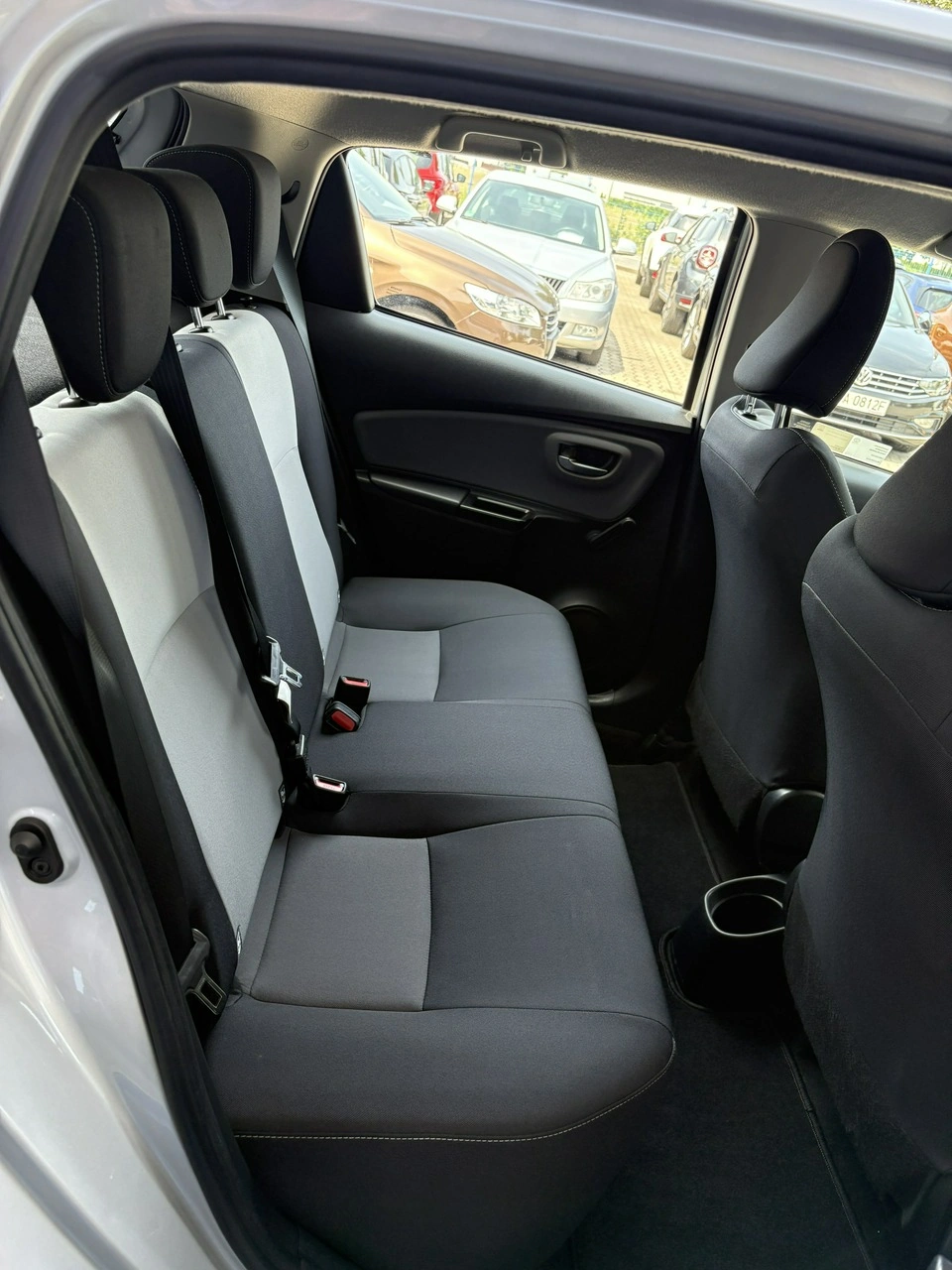 Toyota Yaris - Zdjęcie 17