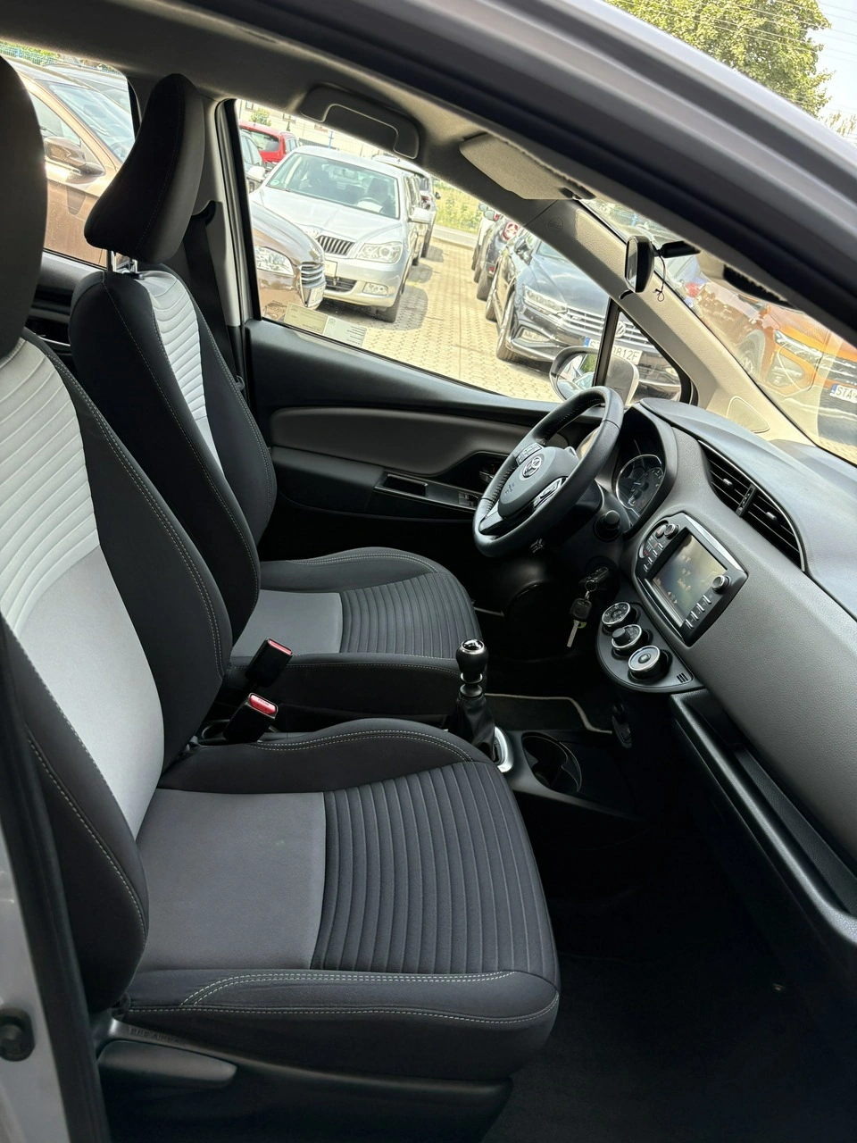 Toyota Yaris - Zdjęcie 18