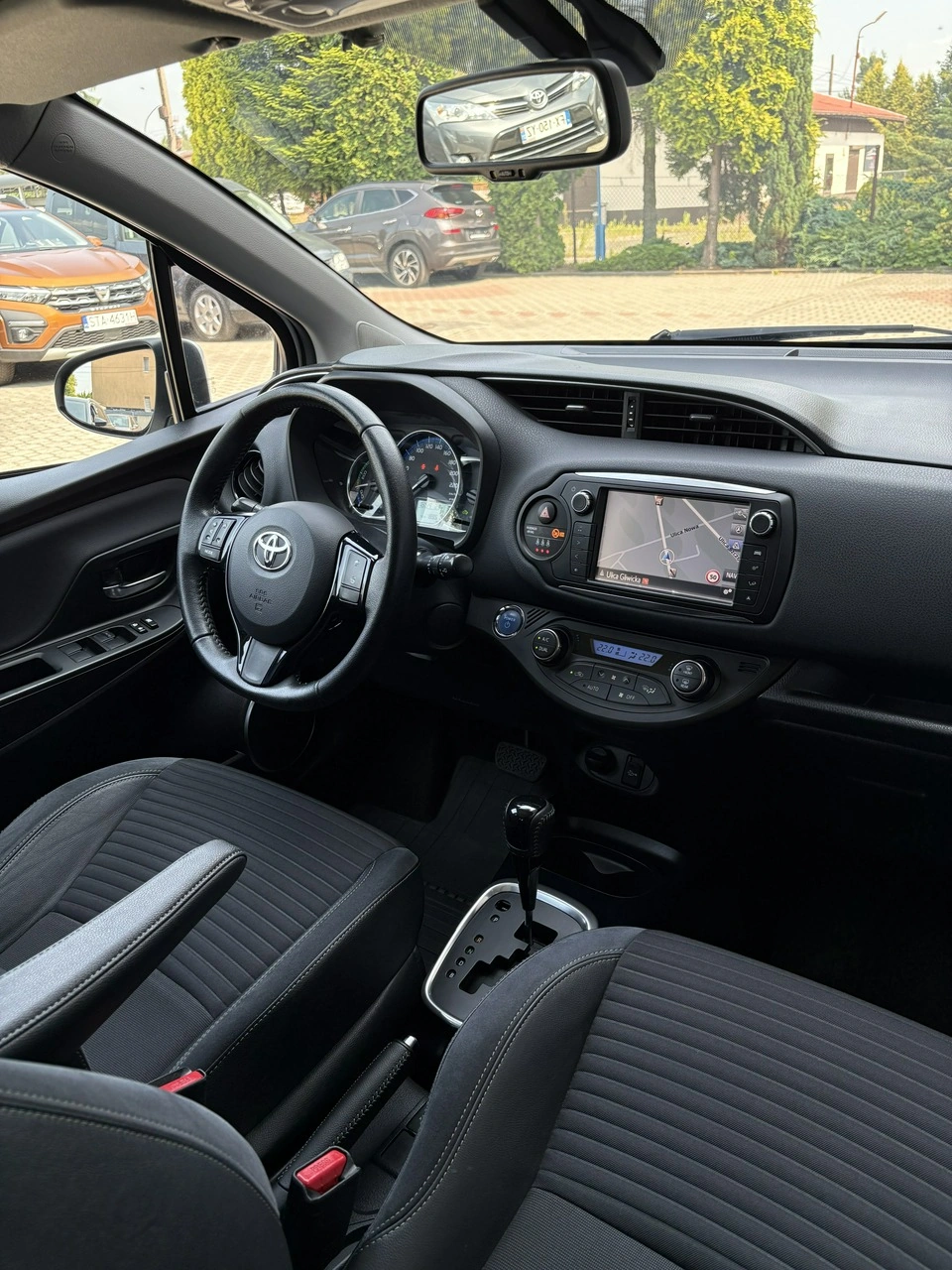 Toyota Yaris - Zdjęcie 12