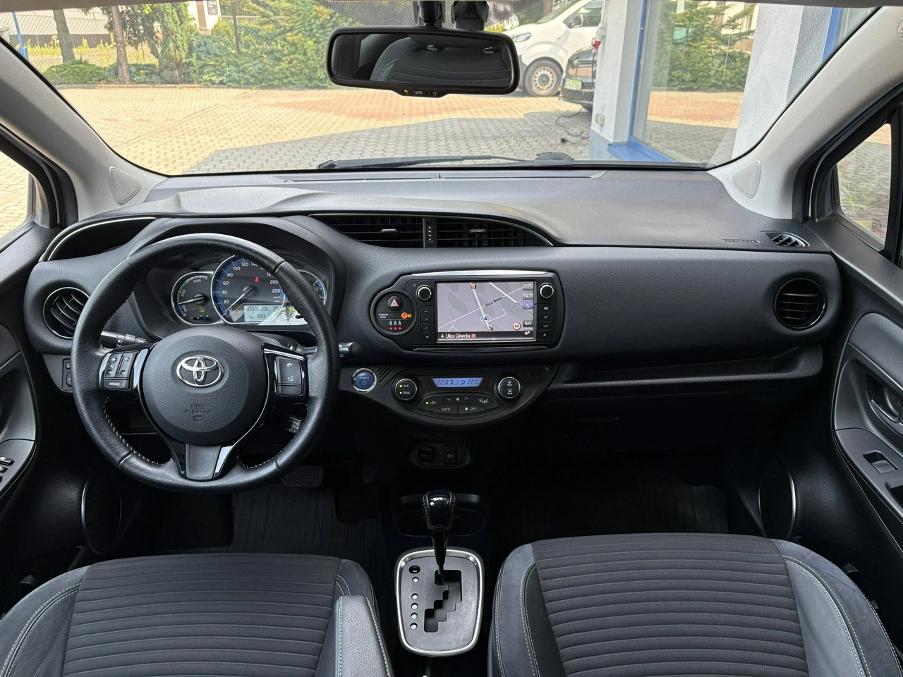 Toyota Yaris - Zdjęcie 13