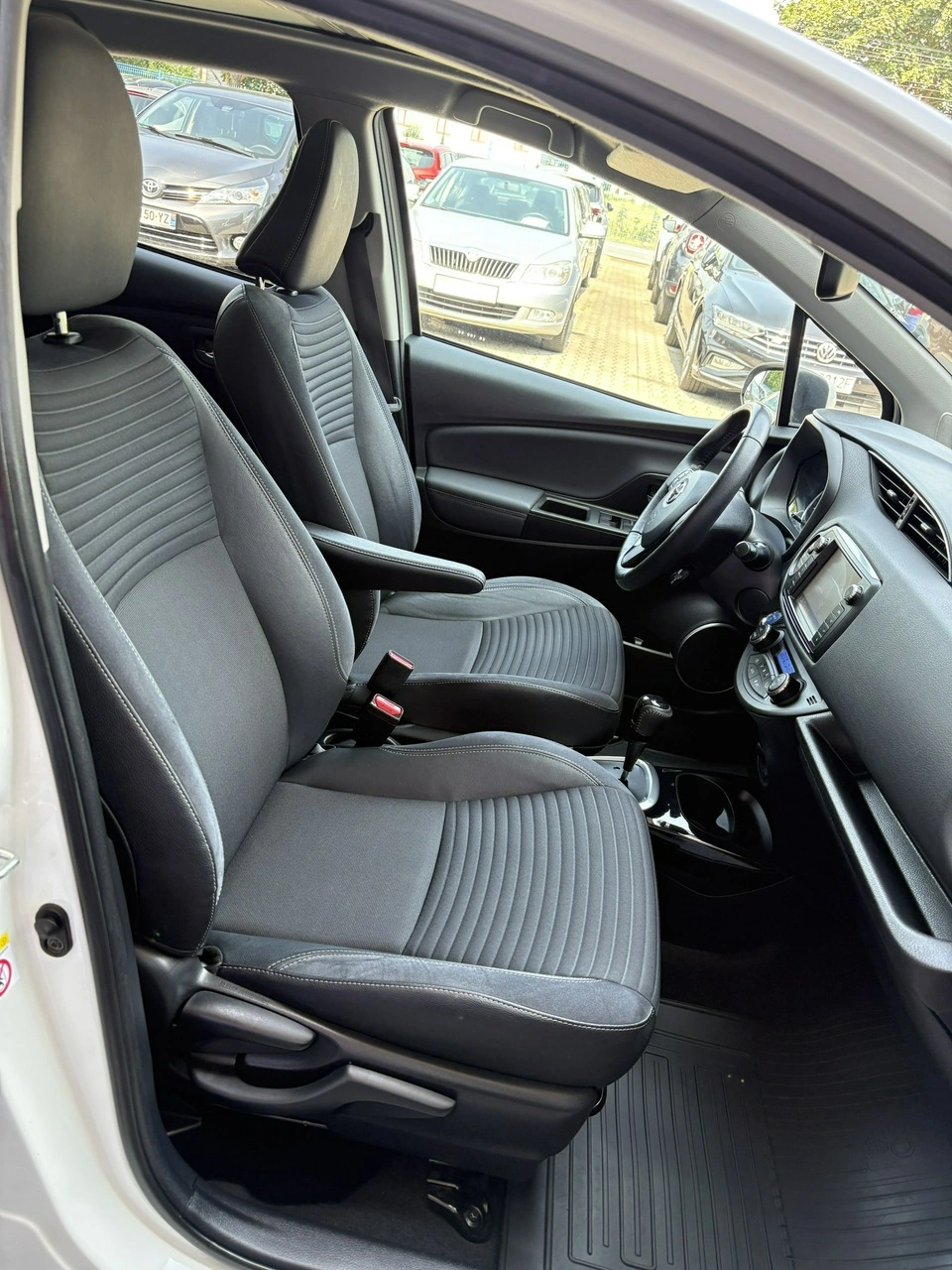 Toyota Yaris - Zdjęcie 18