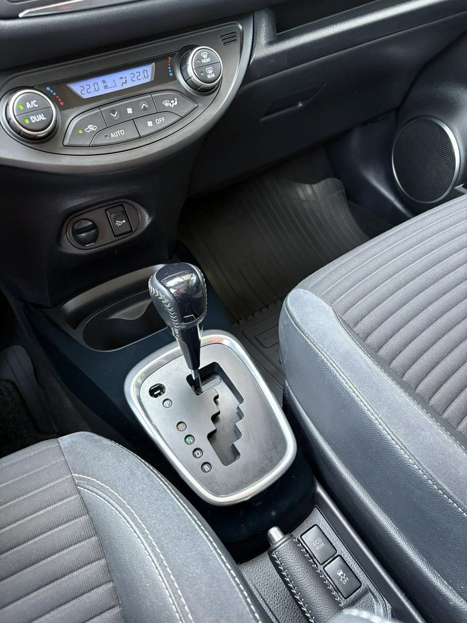 Toyota Yaris - Zdjęcie 26