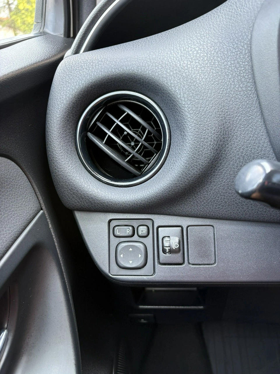 Toyota Yaris - Zdjęcie 27
