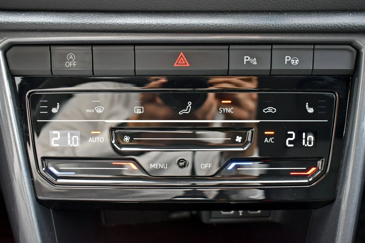 Volkswagen T-Roc - Zdjęcie 23