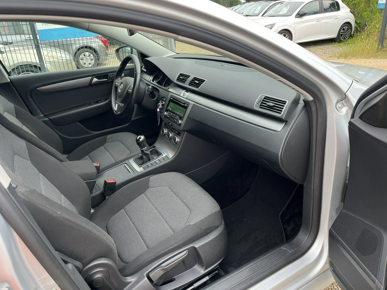 Volkswagen Passat - Zdjęcie 14